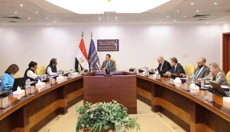 اجتماع وزير الاتصالات مع السفير الهندي