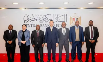 البنك المركزى المصرى يستقبل وفدًا من نظيره التنزانى
