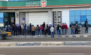أزمة كل عيد.. زحام على ماكينات ATM .. والمواطنون تشتكى من نفاذ النقود والأعطال المستمرة