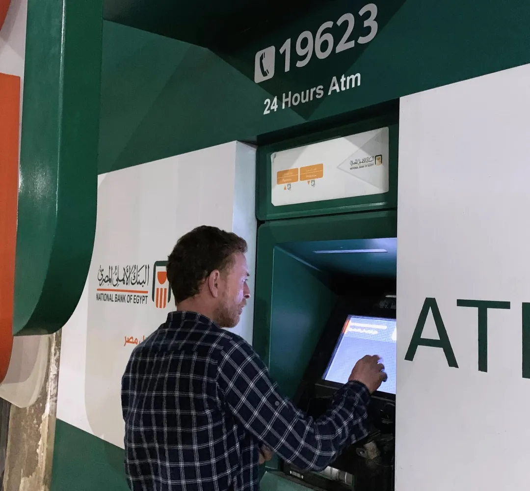 تعمل ايه لو فلوسك اتحجزت فى ماكينة الـATM؟.. اعرف خطوات استعادة أموالك سريعا