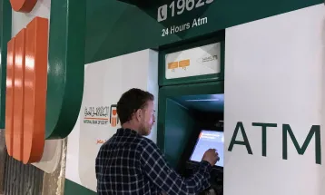 تعمل ايه لو فلوسك اتحجزت فى ماكينة الـATM؟.. اعرف خطوات استعادة أموالك سريعا