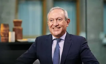 ناصف ساويرس يغادر بريطانيا وينتقل إلى إيطاليا بشكل رسمى