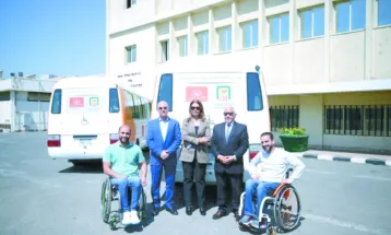 البنك الأهلى المصرى يسلم مؤسسة الحسن أتوبيسات مجهزة لذوى الهمم
