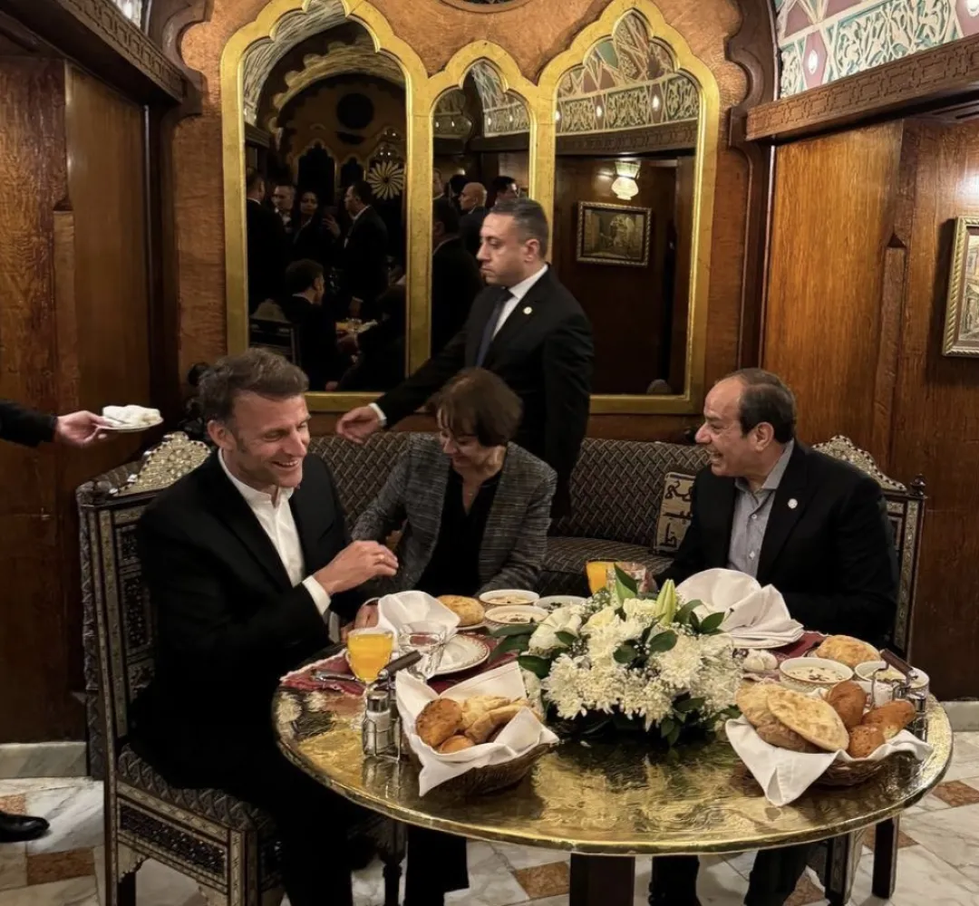 600 جنيه الحد الأدنى.. لو عايز تتعشى فى مطعم نجيب محفوظ بعد تناول الرئيسان المصرى والفرنسى العشاء فيه