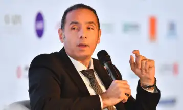 تعيين إسلام عزام رئيسا للبورصة المصرية ومحمد صبرى نائبا