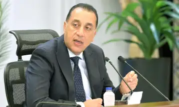 رئيس الوزراء: نلتزم بسياسة مرنة لسعر الصرف دون تدخل البنك المركزى