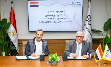 باستثمارات 4.1 مليون دولار و300 فرصة عمل..اقتصادية قناة السويس توقع عقد لإقامة مصنع لصناعة ملصقات المنسوجات