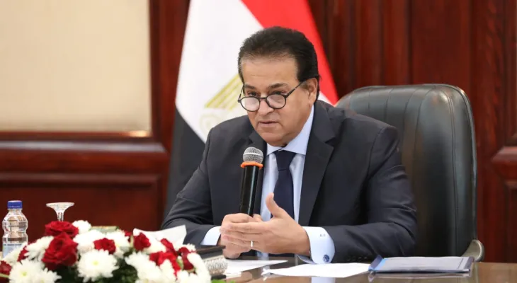 وزير الصحة يبحث مع وفد إحدى شركات الدواء سبل التعاون في القطاع الصحي