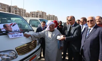 البنك الزراعى المصرى يسلم 78 سيارة ميكروباص ضمن مبادرة إحلال السيارات بمحافظة المنيا