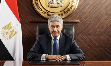 بالتنسيق مع وزير الطيران.. وزير السياحة يتابع أعمال غرفة عمليات انتظام الحركة السياحية فى مصر