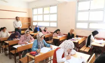 رغم ارتفاع التكلفة.. السباق إلى الجامعة بين الثانوية العامة والشهادات المعادلة.. تكافؤ فرص أم هروب من البعبع؟!
